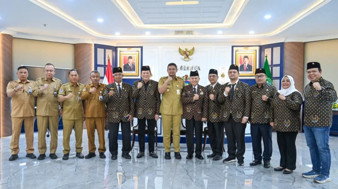 Dewan Harian Daerah Badan Pembudayaan Kejuangan 45 (DHD 45) Sumatera Utara saat audiensi dengan Gubernur Sumatera Utara Muhammad Bobby Afif Nasution di Kantor Gubernur Sumut, Jalan Diponegoro Nomor 30 Medan, Senin 27 Juli 2026 (Foto: Diskominfo Sumut)