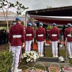 Presiden Prabowo Subianto (kiri) memimpin upacara militer pemakaman Wakil Presiden Ke-6 Try Sutrisno di Taman Makam Pahlawan Nasional Utama (TMP) Kalibata di Jakarta, Senin (2/3/2026). ANTARA/Galih Pradipta.